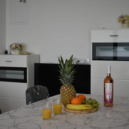 Urban Nest Lazarica - Cozy Near & Center Apartment *